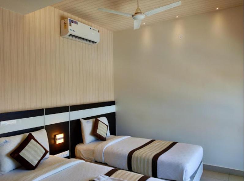 Yuvraj Palace Inn Майсур Экстерьер фото