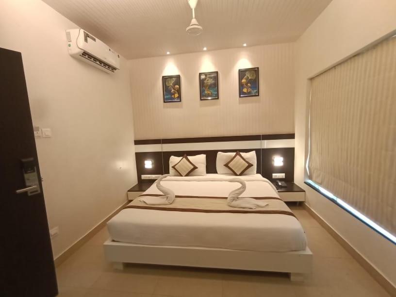Yuvraj Palace Inn Майсур Экстерьер фото